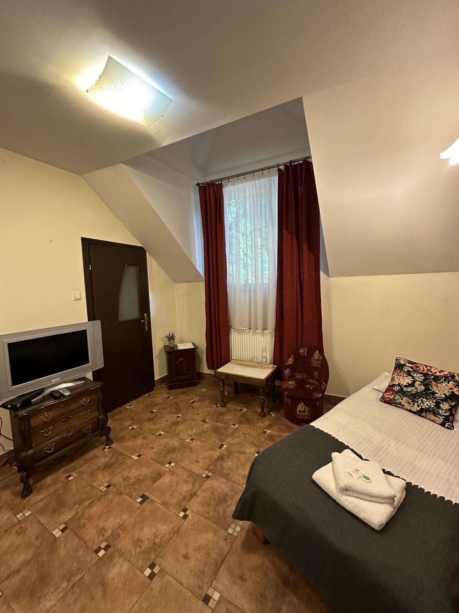 Palac Tarnowskich Hotel & Restauracja & Spa Ostrowiec Świętokrzyski Εξωτερικό φωτογραφία